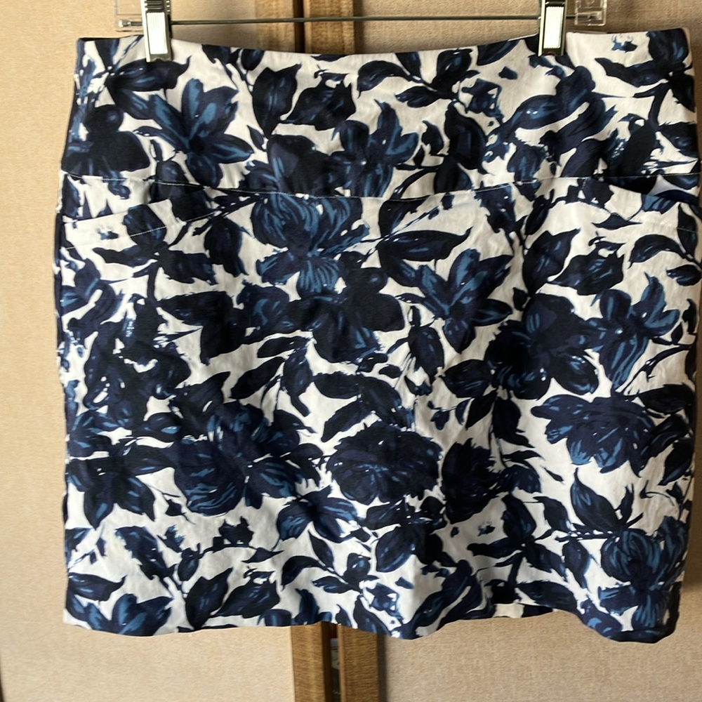 FINAL MARKDOWN S.C. & Co. ladies skort xxl